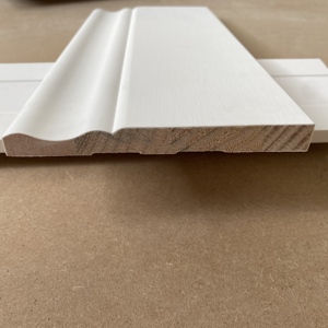 Plinthe murale en pin blanc au design moderne pour salon, moulure de plinthe d'angle - Product Image 3