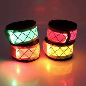 Brazalete de rayas reflectante de alta visibilidad para exteriores, pulsera de anillo con banda LED luminosa Slap para deportes nocturnos, venta al por mayor - Product Image 4
