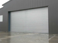 Porte de garage à enroulement motorisée en alliage d'aluminium moderne avec ouvre-porte motorisé et surface finie
