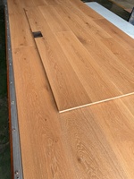 Parquet contrecollé Bowin en chêne blanc fumé huilé UV de qualité ABCD, brossé, à languettes et à coller