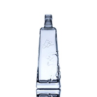 Bouteille en verre carrée personnalisée pour spiritueux 70cl avec bouchons dorés