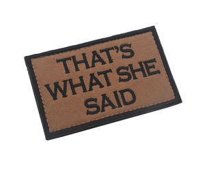 Eso es lo <span class=keywords><strong>que</strong></span> ella dijo divertido refrán bordado caqui verde tela carta etiqueta parche palo en chaleco uniforme parche - Product Image 6