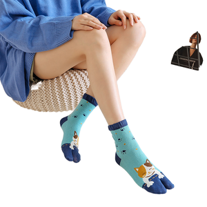 XIANGHUI femmes coton équipage nouveauté drôle Tabi chaussettes en gros 2 orteil fendu conception automne tricoté <span class=keywords><strong>pied</strong></span> <span class=keywords><strong>doigt</strong></span> chaussettes pour les filles - Product Image 1