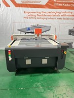 Machine de découpe automatique à couteau oscillant vibrant 380V 6kW pour tapis en caoutchouc, cuir, nid d'abeille, carton, équipement CNC