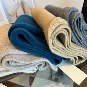 Bufanda Larga de Lana para Mujer, Diseño Personalizado en 4 Colores, Elegante Degradado con Motivos Salpicados, Estilo Minimalista y Atemporal para Primavera, Otoño y Uso Diario - Product Image 1