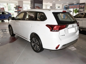La Mitsubishi <span class=keywords><strong>Outlander</strong></span> 2021 2.0L 2WD Active a 5 Posti è un Modello Entry-Level nel Segmento dei SUV Compatti - Product Image 3