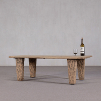 Table basse en bois massif à pieds sculptés, style organique antique, pour salon