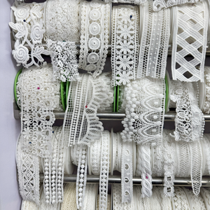 Erkoumi Hot Selling Großhandels preis White Milk Silk Floral Lace für Unterwäsche Dessous Sets Frauen Spitze Höschen Braut Korsetts - Product Image 1