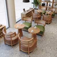 Ensemble table et chaises de salle à manger en bois massif moderne pour cafés restaurants pour les magasins de thé au lait avec canapé de stand de table basse