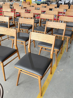 Chaise de salle à manger nordique moderne en bois de frêne massif Siège en cuir noir Chaises de salle à manger Lux pour meubles de restaurant et café