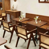 Ensemble table et chaises en bois massif et métal de style traditionnel pour usage commercial, restaurants, avec design antique