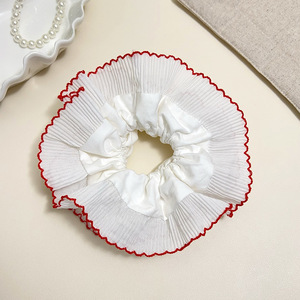 Una diadema de satén abullonada con relleno de encaje rojo color crema estilo <span class=keywords><strong>ballet</strong></span> a pequeña escala con un gran lazo al final - Product Image 5