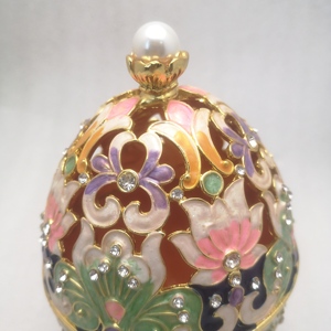 Trứng <span class=keywords><strong>Faberge</strong></span> Cổ Điển Vẽ Tay Với Men Phong Phú Và Hộp Trang Sức Kim Cương Lấp Lánh - Product Image 3