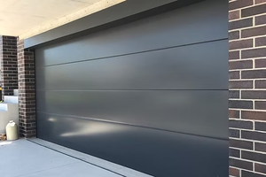 Portes de <span class=keywords><strong>garage</strong></span> d'entrée automatiques intelligentes à ouverture par <span class=keywords><strong>le</strong></span> haut, en verre noir teinté sur mesure avec grille design - Product Image 2