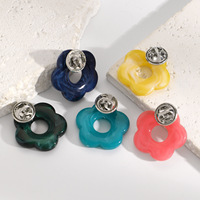 Broche multifonctionnelle en acrylique coloré en forme de fleur, épinglette ajourée décorative pour accessoires de costume, fixation pour lunettes, foulards et corsages