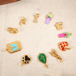 Accesorios de Joyería Dijes Colgantes para Pulsera y Collar en Acero Inoxidable Chapado en Oro de 18K Fabricante de Dijes de Alta Calidad - Product Image 2