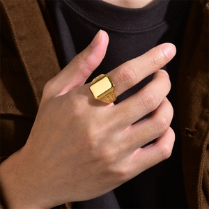 Anillos de Acero Inoxidable al por Mayor en China, Anillo Cuadrado en Blanco Chapado en Oro Personalizado - Product Image 3