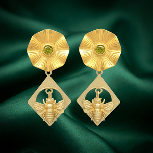 Recién llegado, diseño de abeja y flores chapado en oro con pendientes de piedras preciosas de Peridoto, Pendientes colgantes - Product Image 2