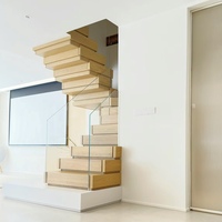 Assurance qualité Escalier intérieur droit moderne avec bande de roulement en bois Design en bois flottant