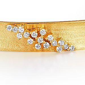 สร้อยข้อมือทองคำแท้ 18K ประดับเพชร รูปดาว ลายตอกแบบวินเทจ ดีไซน์สวยหรู สำหรับทั้งชายและหญิง - Product Image 3