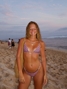 Costume da bagno due pezzi con stampa retrò a cerchi, design personalizzato, top a triangolo con allacciatura al collo e slip a perizoma con laccetti laterali, dettagli dorati - Product Image 3