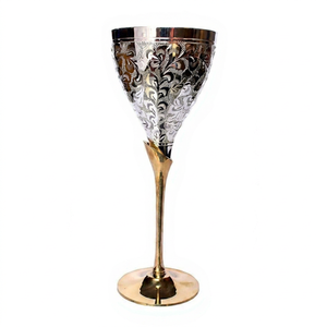 Copa de Vino de Latón con Acabado Plateado Vintage, Hecha a Mano y Grabada, Cristalería de Lujo para Cenas, Fiestas y Hoteles - Product Image 1