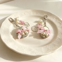Miroir compact en métal en gros avec porte-clés, mini miroir de maquillage pliable avec nœud, perle et breloque cœur pour sac à main, sac à dos, voyage, cadeau