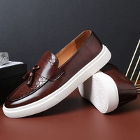 Mocassins pour hommes en cuir texturé croco avec détails en pompons et semelle plateforme surélevée