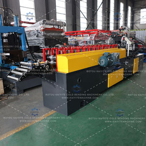 Machine de formage de porte à volets emboutis à cadre industriel automatique à rivets, facile à utiliser, équipement de production de porte enroulable en métal - Product Image 5