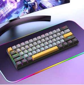 Venta al por mayor en stock ergonómico con cable 61 teclas retroiluminación Led Tpye-C 60 por ciento 60% ordenador Mini Teclado mecánico para juegos - Product Image 3