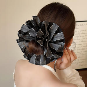 Lot de scrunchies XL en coton à rayures superposées, élastiques pour cheveux, accessoires de coiffure, motif à carreaux et fleurs - Product Image 3