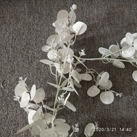Guirlande artificielle d'eucalyptus argenté et blanc, feuilles en forme de pièce de monnaie, 1,8 m, guirlande suspendue, écologique, pour Noël, Pâques, Thanksgiving, décoration intérieure