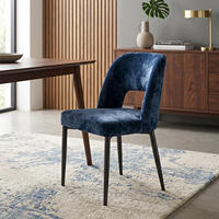Chaise de salle à manger moderne en velours sans accoudoirs, dossier ajouré, pieds coniques en acier inoxydable noir mat, design pour la maison et l'hôtel