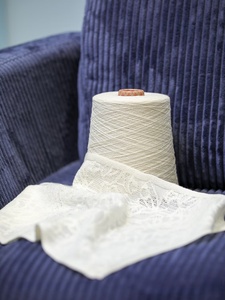Laine Mérinos Semi-peignée 2/45 Nm 5% RWS, 20% Nylon Recyclé, 55% Polyester Recyclé, 20% Acrylique – Mélange pour Tricot, Tissage et Couture (Matière Première) - Product Image 3