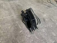 RSBM Heavy Duty Mini Excavator Hydraulic Grapple Bucket 300mm Clamp Jaw dengan Gigi untuk Hitachi 2.5 Ton