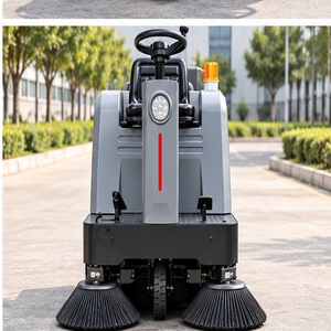Máquina barredora de pisos comercial autopropulsada a batería con volante y cepillo lateral - Product Image 4