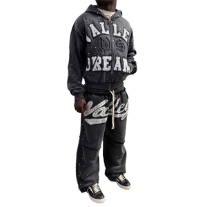 <span class=keywords><strong>Tuta</strong></span> da <span class=keywords><strong>Uomo</strong></span> con Strass Effetto Vissuto 400GSM, Personalizzabile in <span class=keywords><strong>Cotone</strong></span> Vintage Sbiadito e Lavato, Stile Y2K Streetwear con Felpa con Zip e Pantaloni - Product Image 1