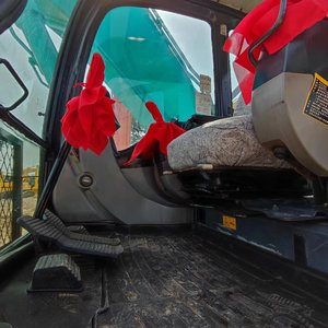 Excavatrice d'occasion KOBELCO SK200 d'origine bien entretenue, faible nombre d'heures de fonctionnement, fonctionnement fluide, provenance Japon, matériel d'occasion en stock - Product Image 5