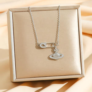 XL281Saturn Planet Collar con colgante de diamante Collar de acero inoxidable Cadena de clavícula de lujo ligera para mujer - Product Image 5