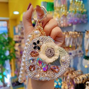 Porte-clés Cœur en Strass Luxe Léger, Mini Miroir de Maquillage, Pendentif Élégant pour Sac à Main Femme, Cadeau de Couple, Ornement Promotionnel pour Demoiselle d'honneur - Product Image 2