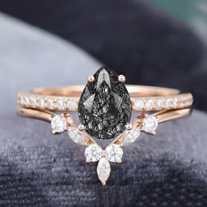 Bague de fiançailles romantique Alexander pour femme en or massif 18 carats plaqué or rose avec sertissage pavé et monture à griffes - Product Image 2