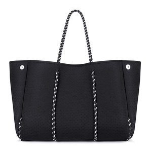 Borse da Spiaggia Personalizzate di Alta Qualità in Neoprene Perforato Impermeabile e Isolante per Donna Estate/Inverno/Primavera - Product Image 1