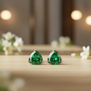 E1123 Orecchini a lobo con diamante verde, montatura a griffe, gioielli classici da donna con cristalli - Product Image 2