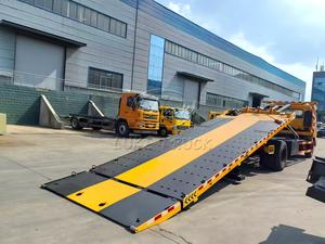Camion de dépannage Dongfeng 10 tonnes, une remorque pour deux véhicules, plateau de 8,3 m équipé d'un bras de dépannage hydraulique arrière de 10T pour le remorquage des véhicules dépannés - Product Image 6