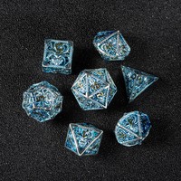 Ensemble de dés polyédriques en métal creux bleu et argenté 7PPCS D4 D6 D8 avec numéros dorés pour D&D COC TRPG Jeu de rôle sur table