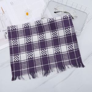 Essuie-tout de cuisine jacquard à carreaux et franges 38x64 cm en polyester et coton, absorbant, de forme rectangulaire - Product Image 4