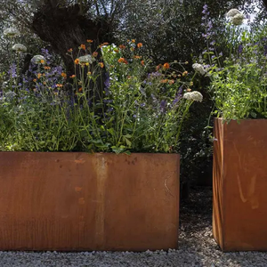 Vaso Fioriera Quadrato in Acciaio Corten con Finitura Rustica, Contenitore per Fiori in Metallo per Uso a Pavimento, Vaso per Fiori in Acciaio Weathering - Product Image 1