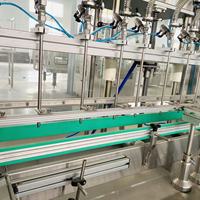 Machine de remplissage liquide linéaire à gravité en gros pour usine, remplisseuse automatique SUS304 pour eau, alcool, savon liquide