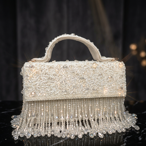 Sac de soirée élégant fait main de luxe de haute qualité avec perles, franges en cristal et poignée anneau pour fêtes et mariages, provenant d'Inde - Product Image 1