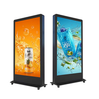 Papan reklame Android iklan Digital IP65, papan reklame Digital luar ruangan dengan roda 55"